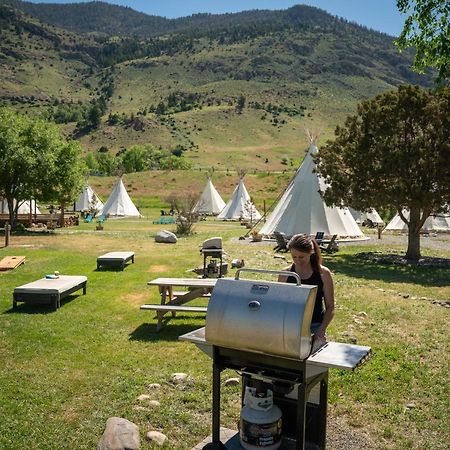 Dreamcatcher Tipi Hotel Gardiner Eksteriør bilde